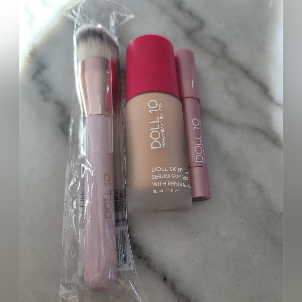 Doll 10 Foundation & Brush & Lip Crayon NWOB